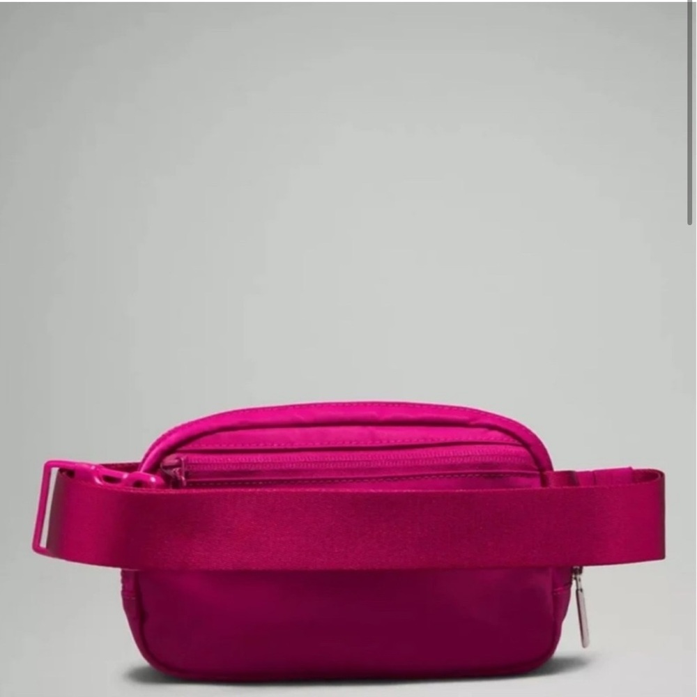 Everywhere Belt Bag 1L Wild Berry - Picture 2 of 7